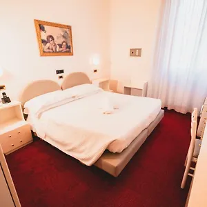 https://grand-hotel-milano.it-tuscanyhotel.com