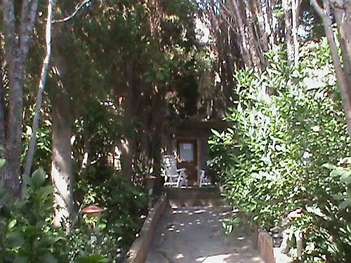 B&B Il Giardino Segreto Стромболи 3*,