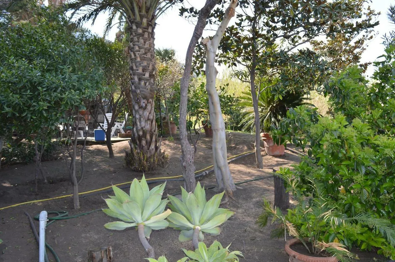 B&B Il Giardino Segreto Стромболи Гостевой дом